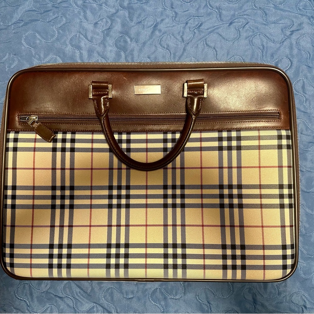 Burberry Classic style hand carry travel bag